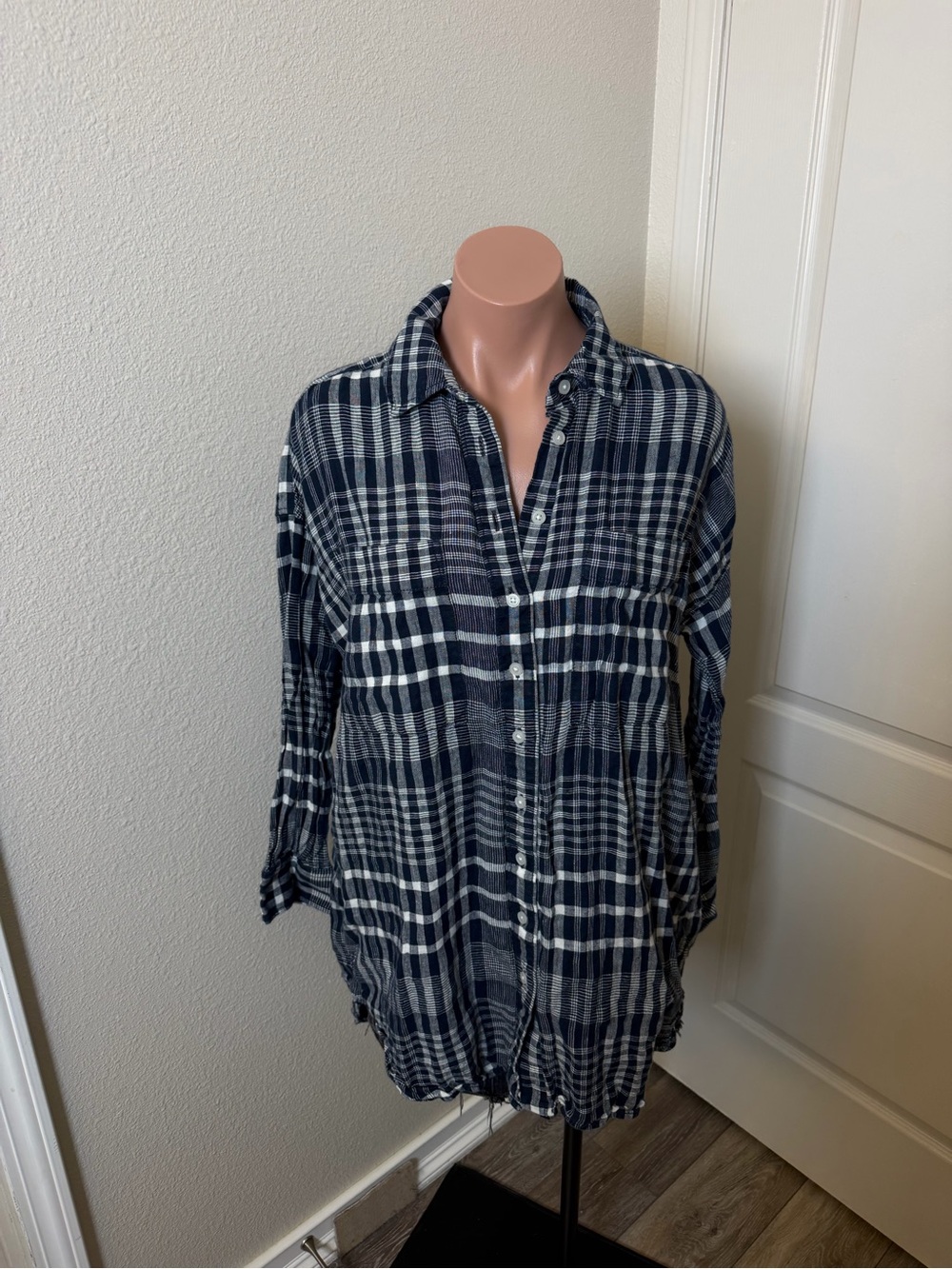 Everlane Navy and White Linen Plaid Button-Down Shirt